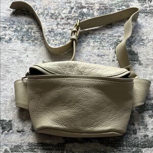 Mandrn Bone Fanny/Crossbody Bag